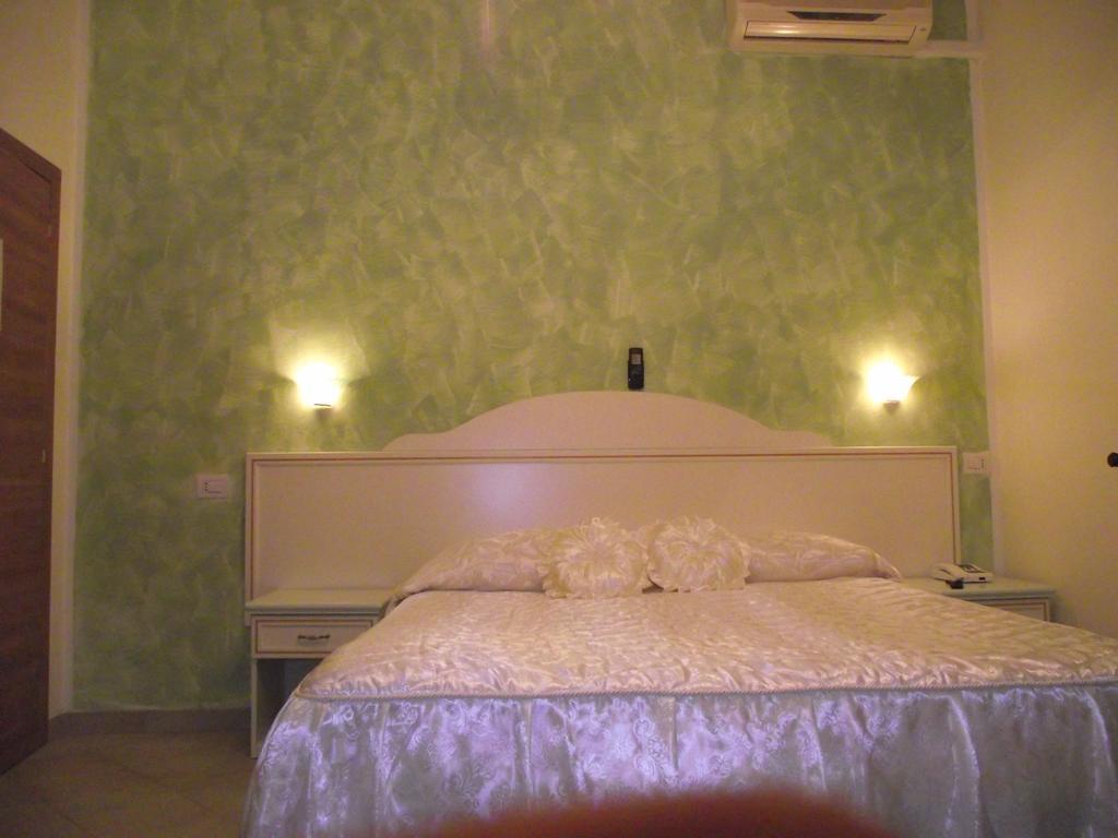 Hotel Ausonia Monte Porzio Bilik gambar