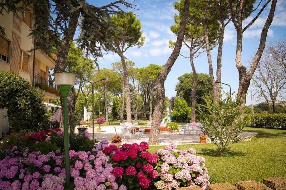 Hotel Ausonia Monte Porzio Luaran gambar