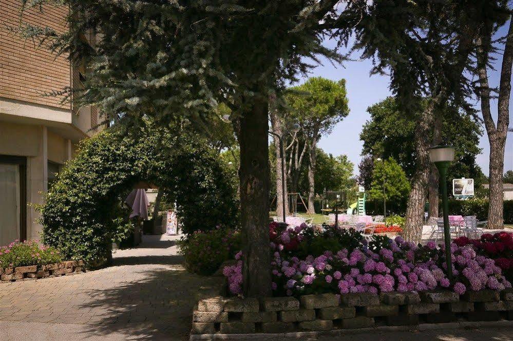 Hotel Ausonia Monte Porzio Luaran gambar